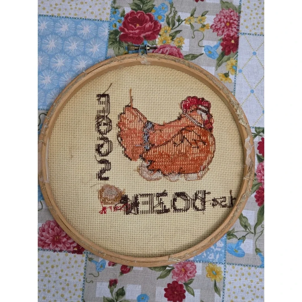 Vintage Chicken Needlepoint Hoop Art  Wall Hanging Hen Sitting On Eggs 8